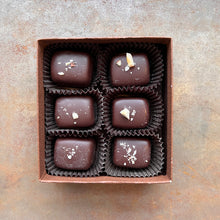 Load image into Gallery viewer, Bees &amp; Beans: Honey Hazelnut Caramels 70% chocolate
